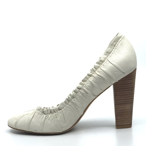 BCBGMAXAZRIA LIGHT CREAM GATHERED LEATHER PUMP - Picture 6 of 7
